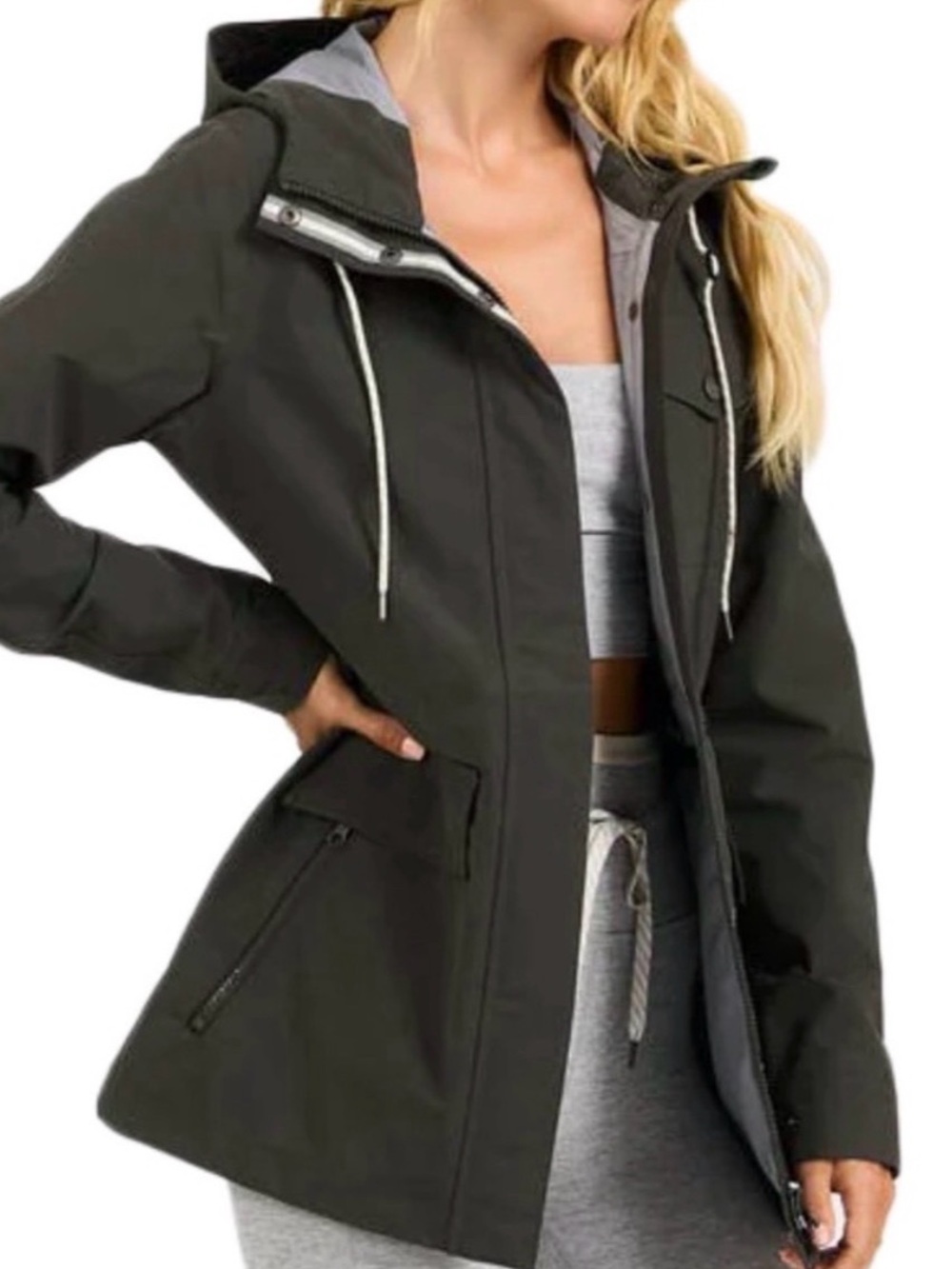 Vuori Women’s Palisades Hooded Raincoat
